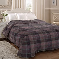 Helmsdale bedspread - Berry